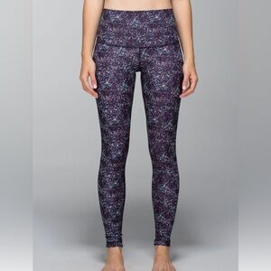 Lululemon wunder under  pant full on
 Luxtreme  roll down size 6